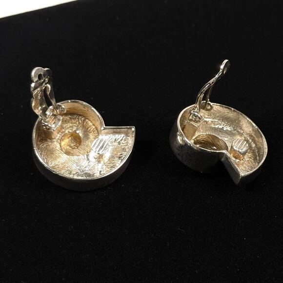 Vintage GIVENCHY Signed Silver Tone Swirl 3-D Shell Clip On Earrings - Picture 8 of 10